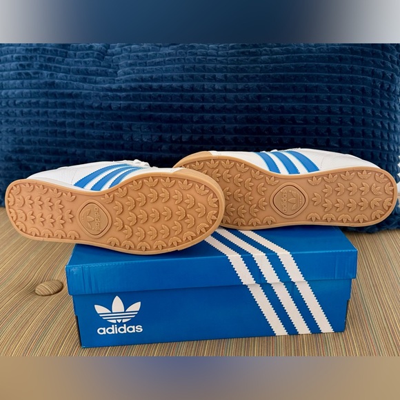 💙NWT Adidas Originals Samoa J White Blue Gum Shoes IG1913 Youth Unisex💙 - Picture 2 of 5